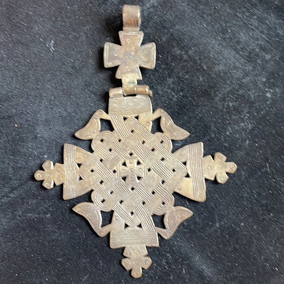 Cross figure, Approximately 5 1/4 inches no chain or cord included for this item - Picture 9 of 12